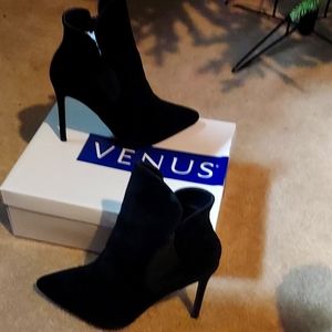 Ladies Booties, Size 10, 4" Heel, Black